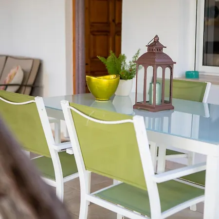 Net By Family Homes * Denia